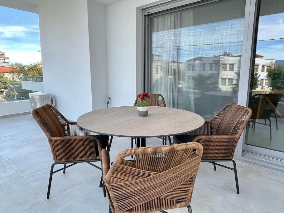 Home Suite Home Trikala Bagian luar foto